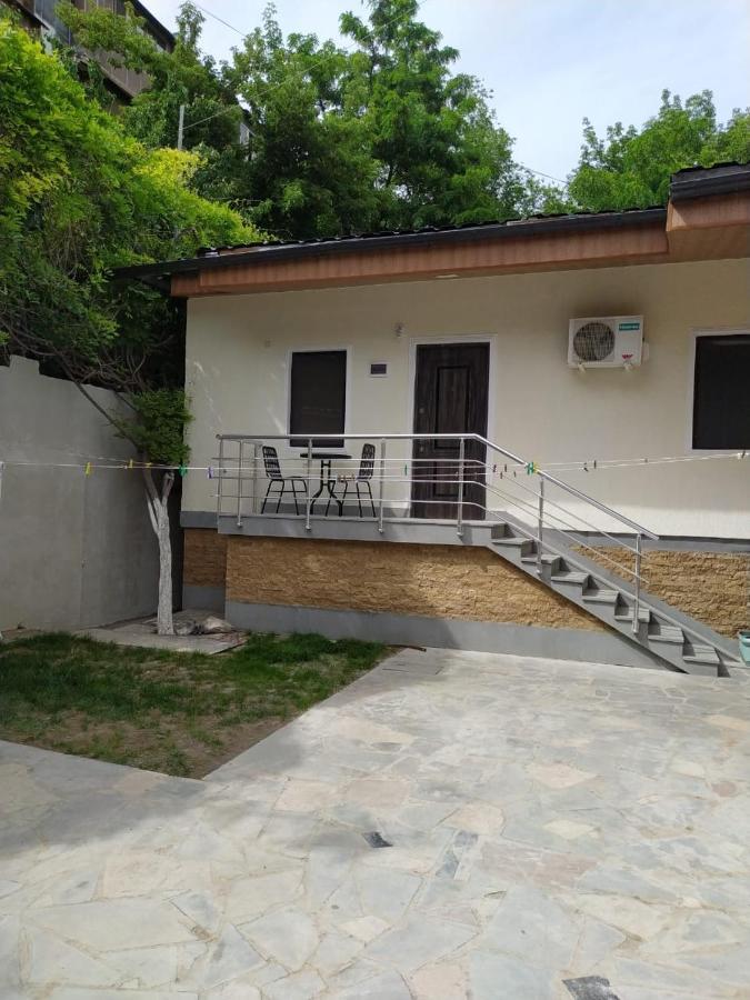 יירבאן Apart Hotel Alex מראה חיצוני תמונה