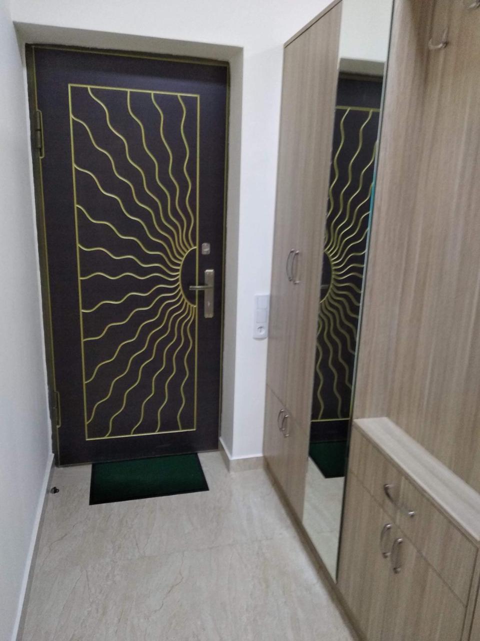 יירבאן Apart Hotel Alex מראה חיצוני תמונה