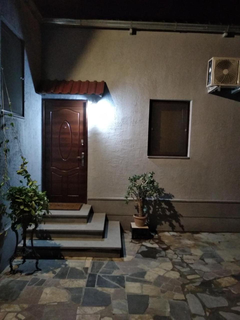 יירבאן Apart Hotel Alex מראה חיצוני תמונה
