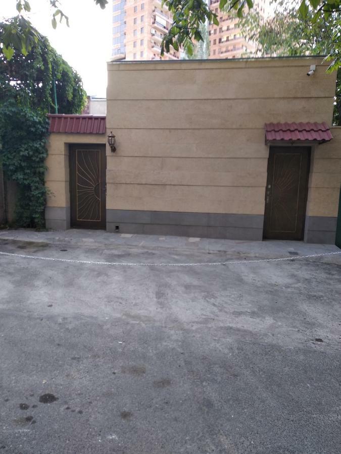 יירבאן Apart Hotel Alex מראה חיצוני תמונה